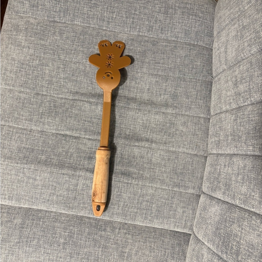 Wooden Gingerbread Man Spatula - Picture 2 of 5
